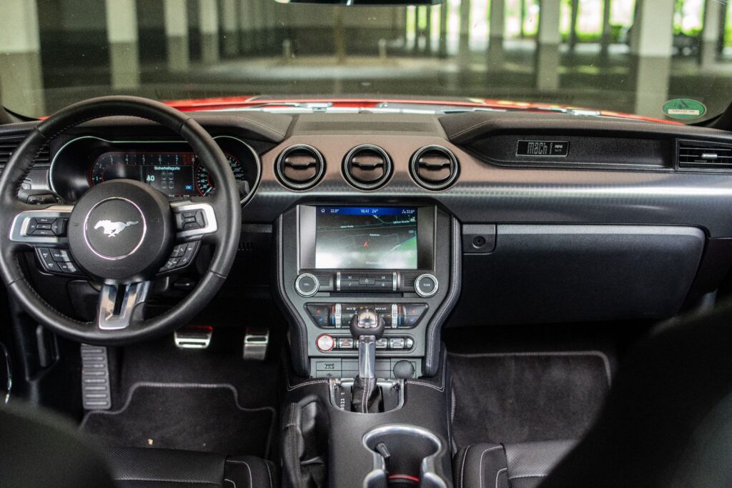 Ford Mustang Mach 1 - Interior 1