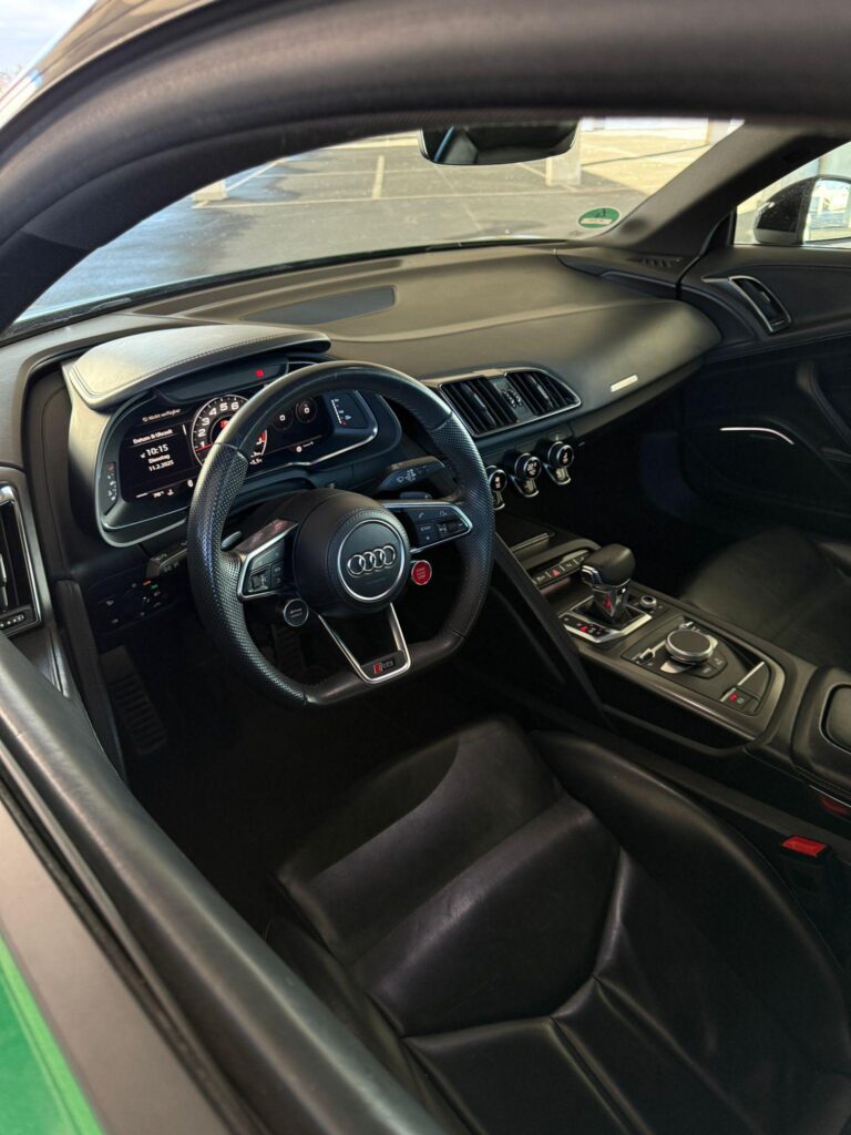 Audi R8